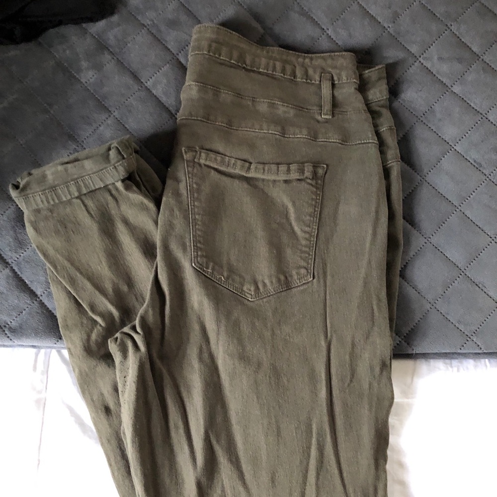 High Waisted Refuge army green jeans! Size 14